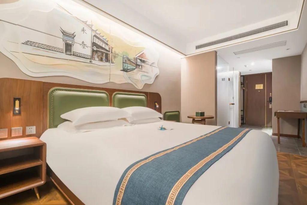 Nostalgia Hotel (Shanghai Fudan University Wujiaochang Metro Station）
