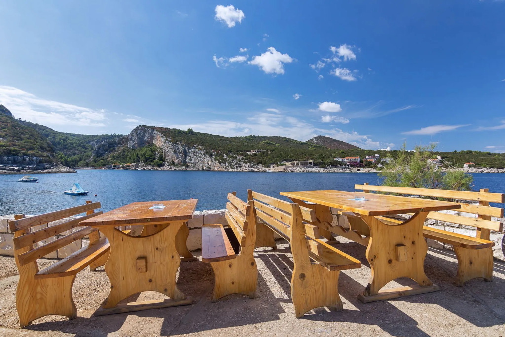 Room Ana - 5 m from beach: R11-24 Cove Pokrivenik, Island Hvar