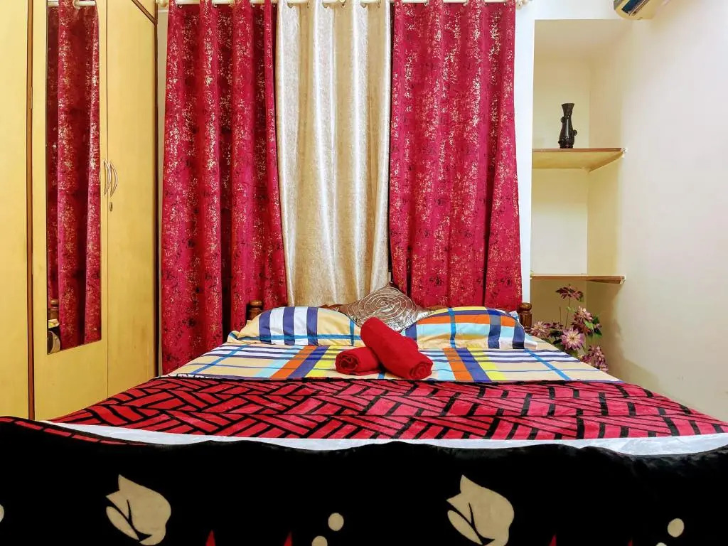 Artistic 2BHK in the downtown close to everything