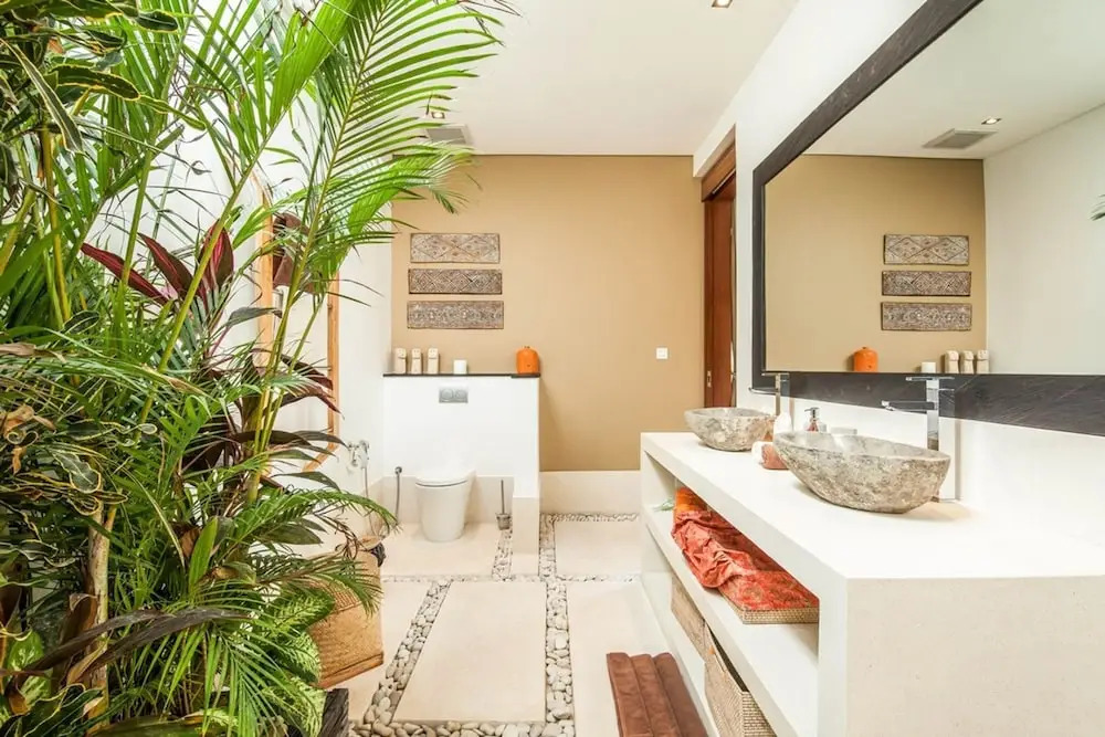 Luxury 6BR Villa, Canggu, 400m to Finns Beach