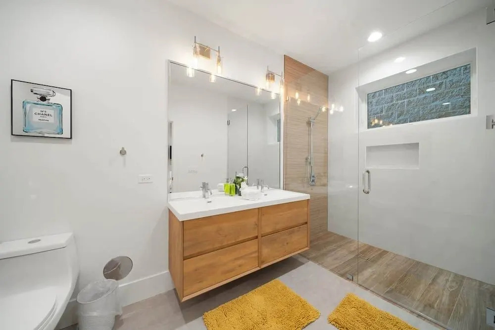 New Two Bed Condo by United Center With Balcony