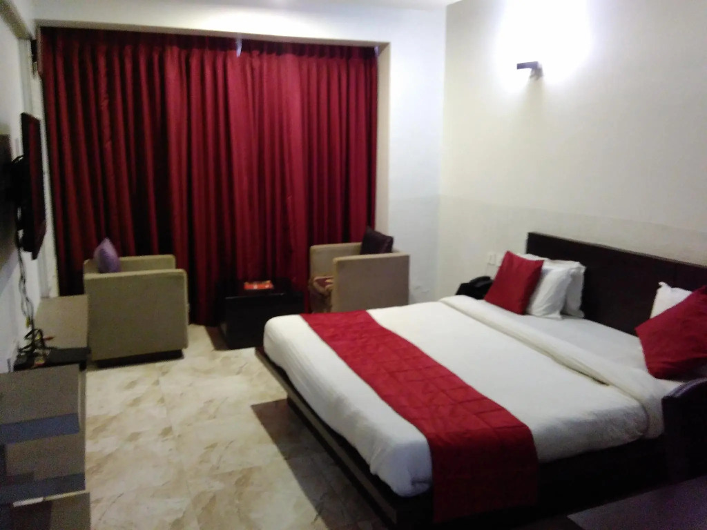 Hotel Maple Inn