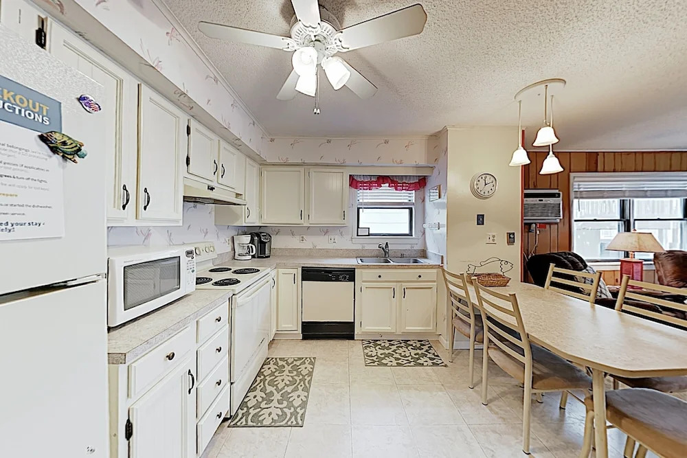 New Listing! Beachside Bliss - Walk To Waves 2 Bedroom Condo