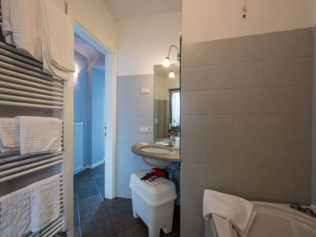 Casa sul lago 30172