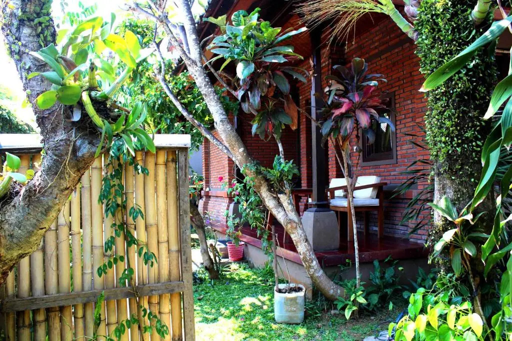 Dewa Bungalows, A Balinese House and Art Gallery