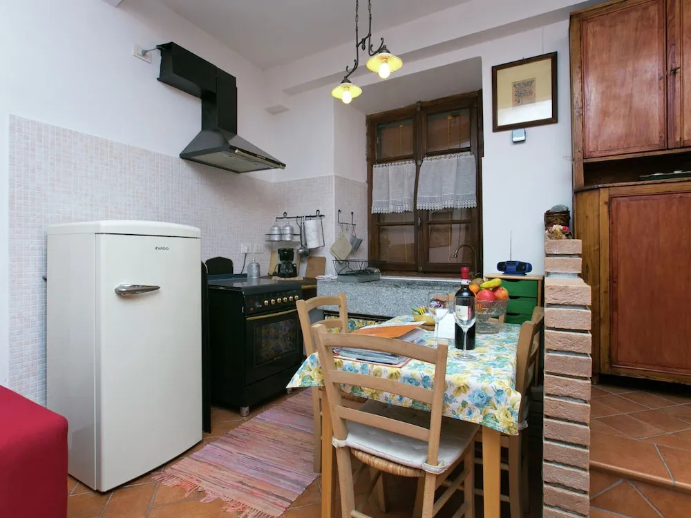 Homely Mansion in Isola Superiore near Lake