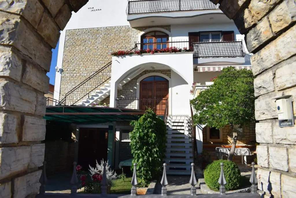 Vila Jelena - Apartment for 4 to 5 persons in Sv Filip i Jakov