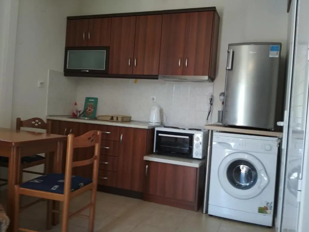 R.A.F. nice studio with garden& parking
