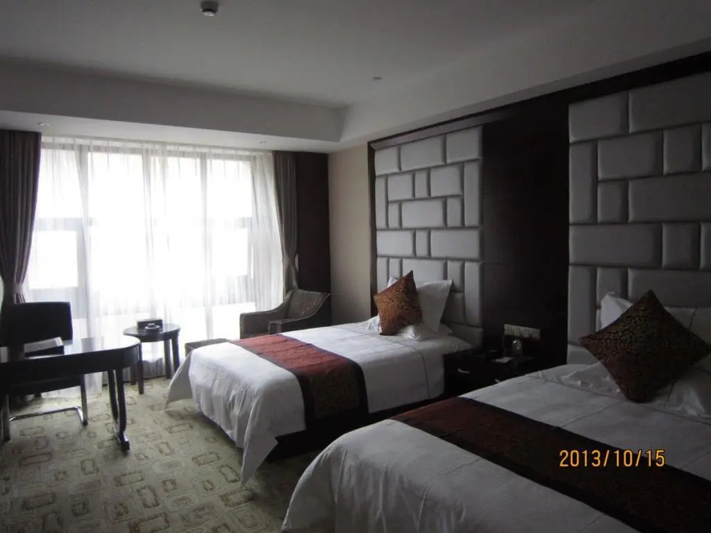 Shanghai Hongqiao Airport & Muyi H Hotel (national Convention And Exhibition Center)