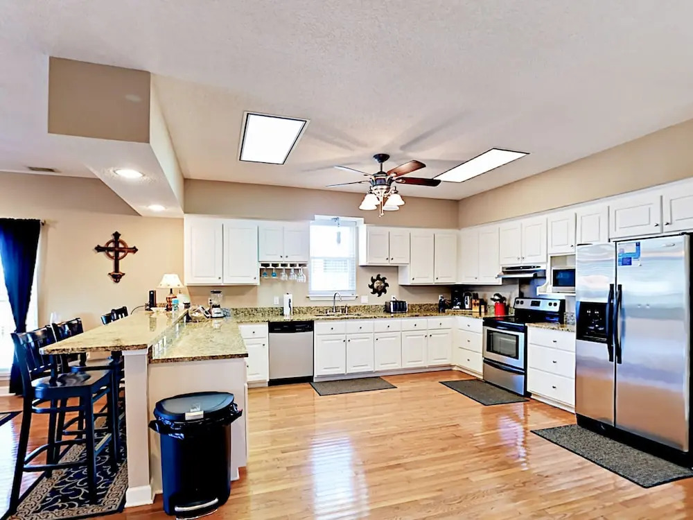 1329 W Lagoon Home 3 Bedrooms 2.5 Bathrooms Home