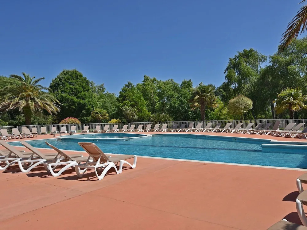 Lovely Apartment With Swimming Pool, Private Terrace,parking