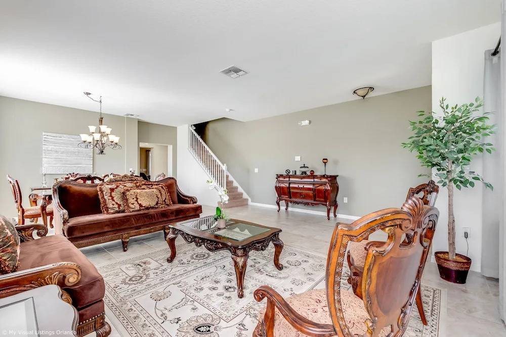 210 Las Fuentes Dr