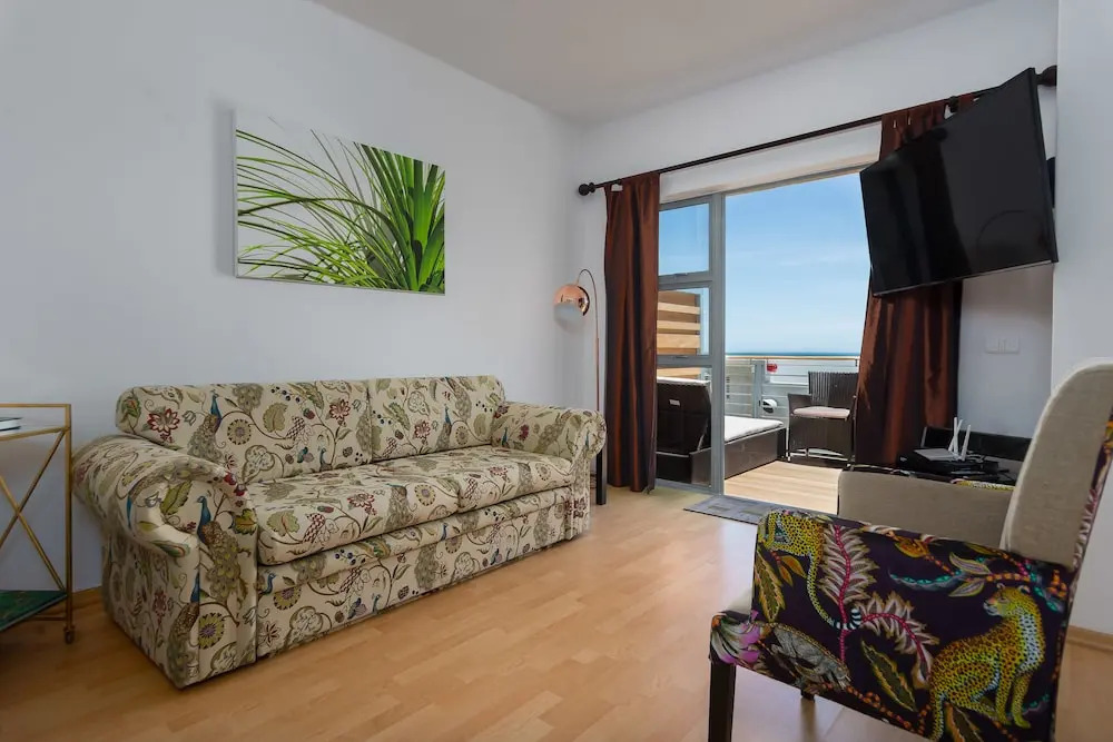 Caprice Court 7