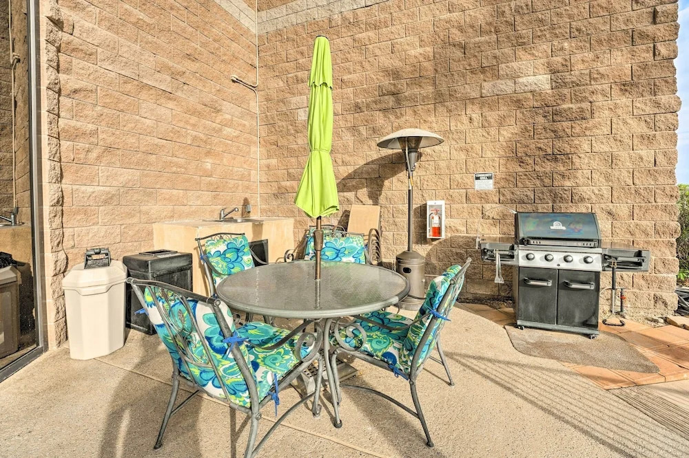 Walk to Beach: Lake Havasu Condo w/ Pool Access
