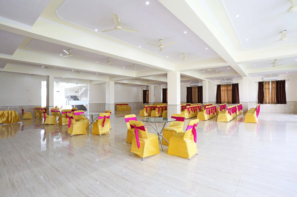 OYO 8425 Hotel Shiv Palace