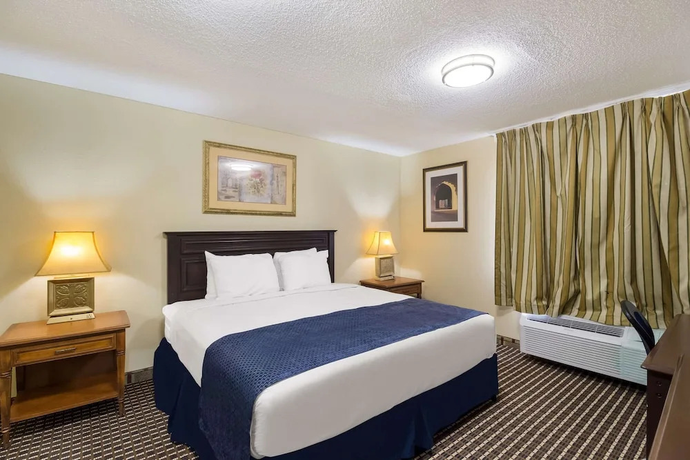 OYO Townhouse Houston Airport North