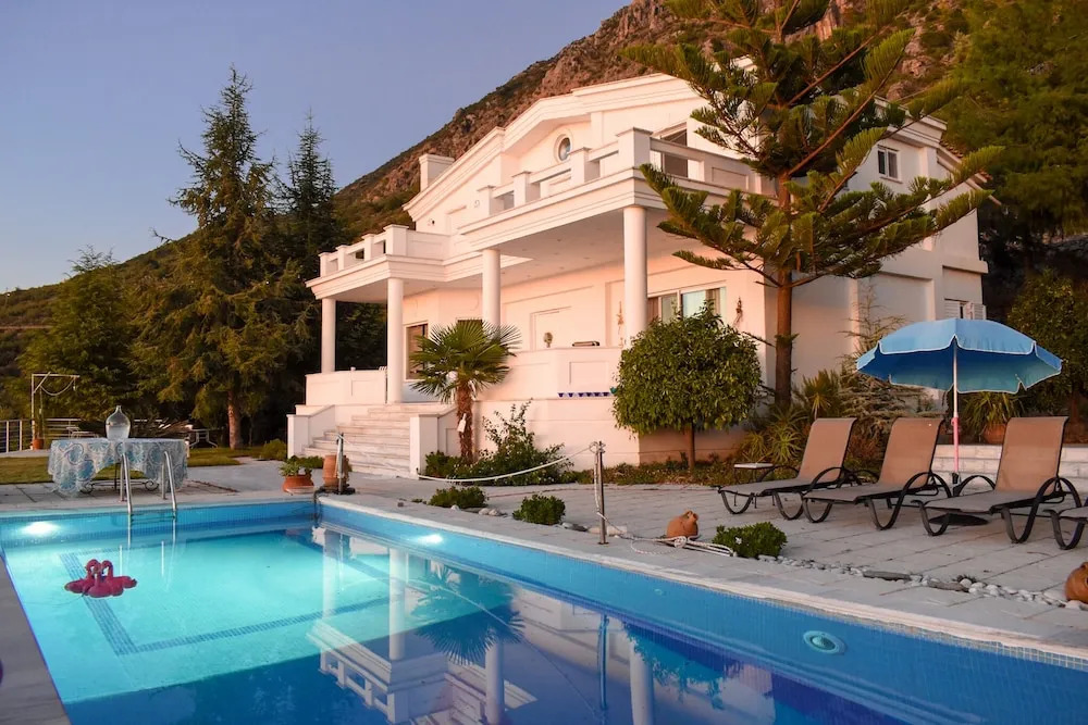 Luxurious villa with pool near the beach