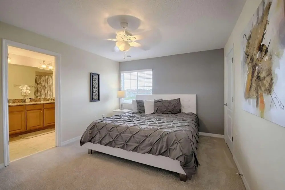 8925 Paradise Palms