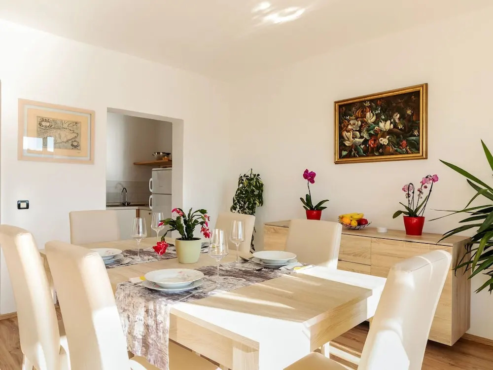 Spacious Apartment in Pula With Terrace