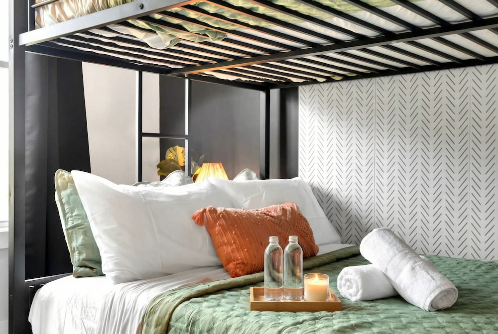 Near Gulch 12 South Book Luxury Now