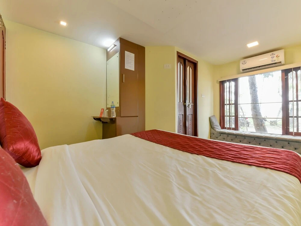 OYO 13683 EGC Houseboat 9 BHK