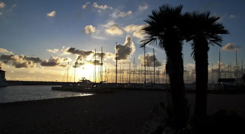 La Cometa Guest Houses