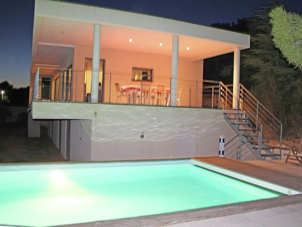 Luxurious Villa in Rochefort-du-gard With Private Pool