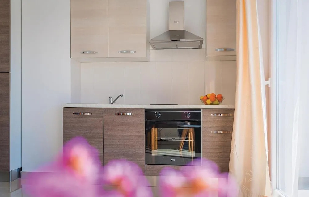 Six-Bedroom Holiday Home In Rogoznica