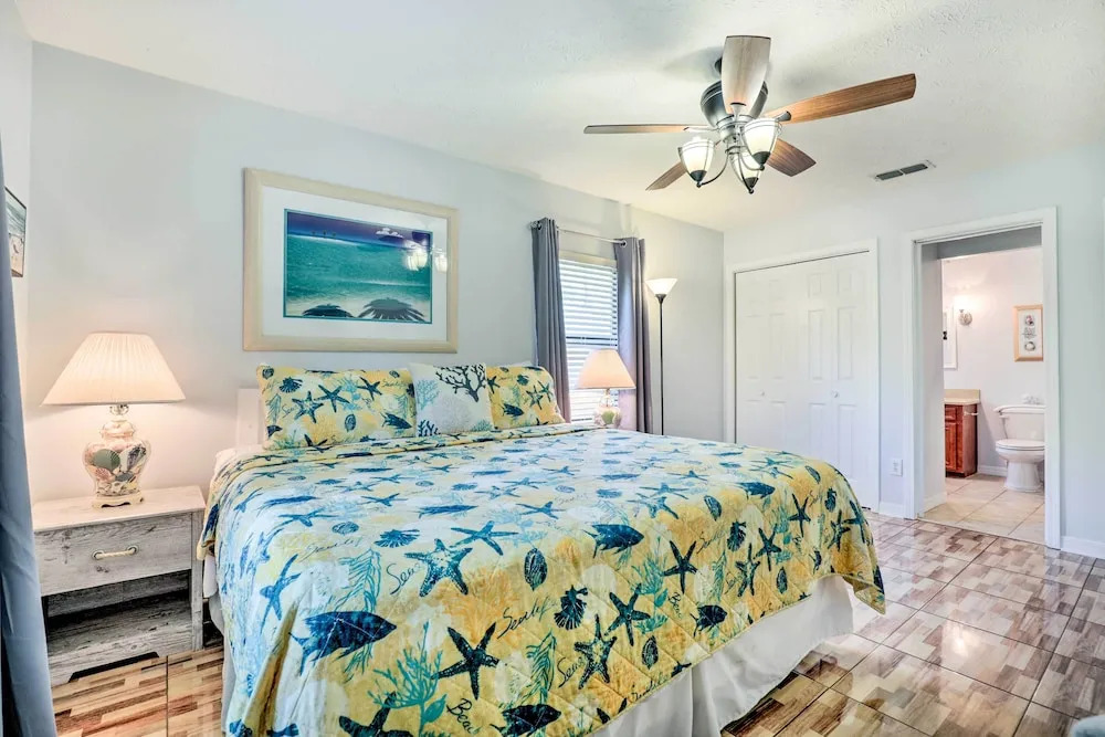Sleeps 9 | Walk to Beach | St. Augustine Home