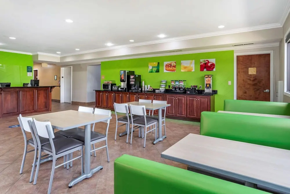 Econo Lodge Inn & Suites Demopolis