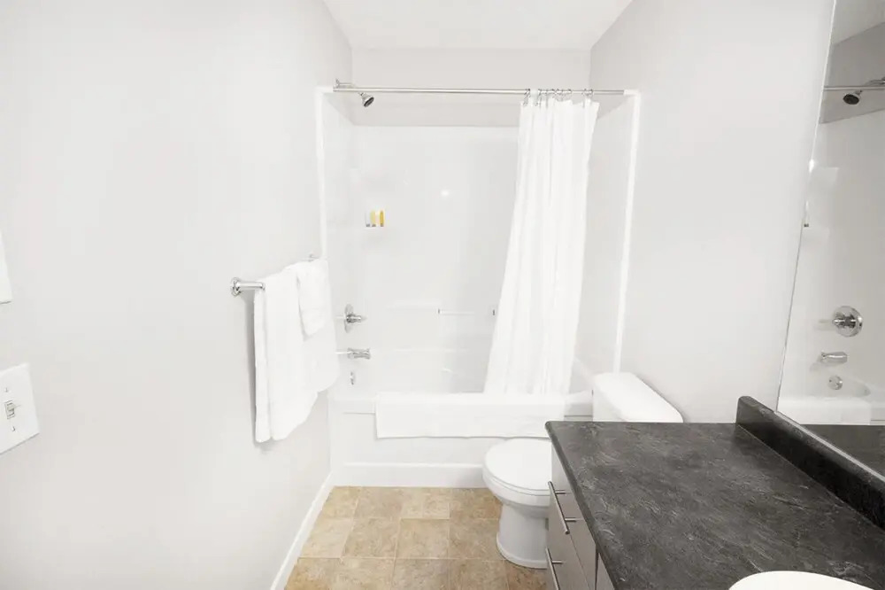 Cheerful 4 Bedroom Townhouse With Parking Wifi