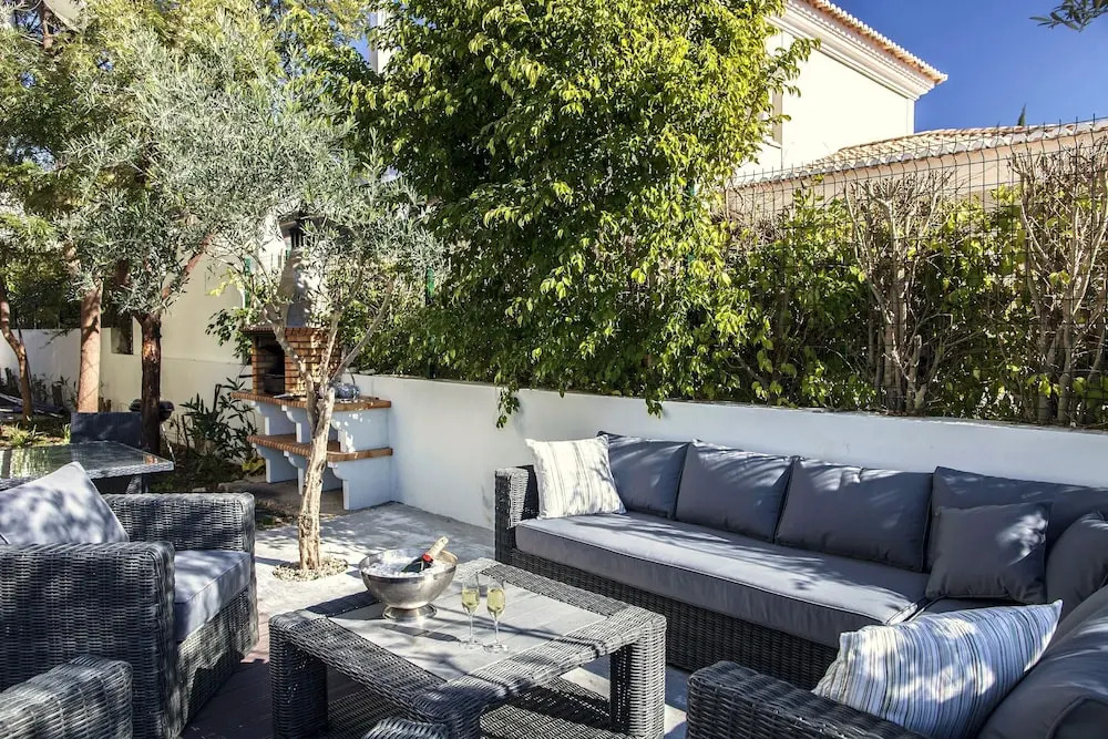 Outstanding Villa Very Well Located Near The Beach
