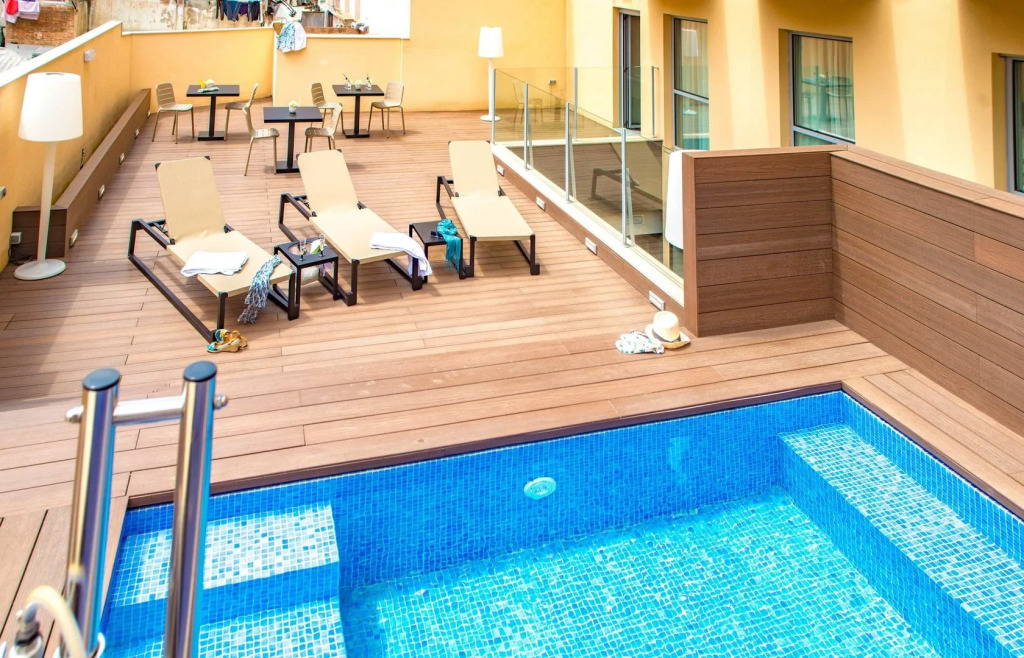 Arya Stadium Hotel