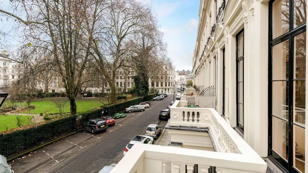 The Spacious Cleveland Square Apartment