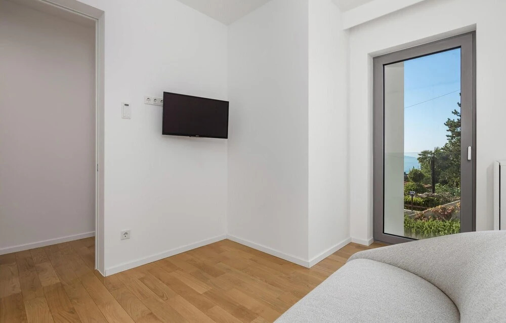 Nice Apartment in Opatija With 4 Bedrooms, Sauna and Heated Swimming Pool