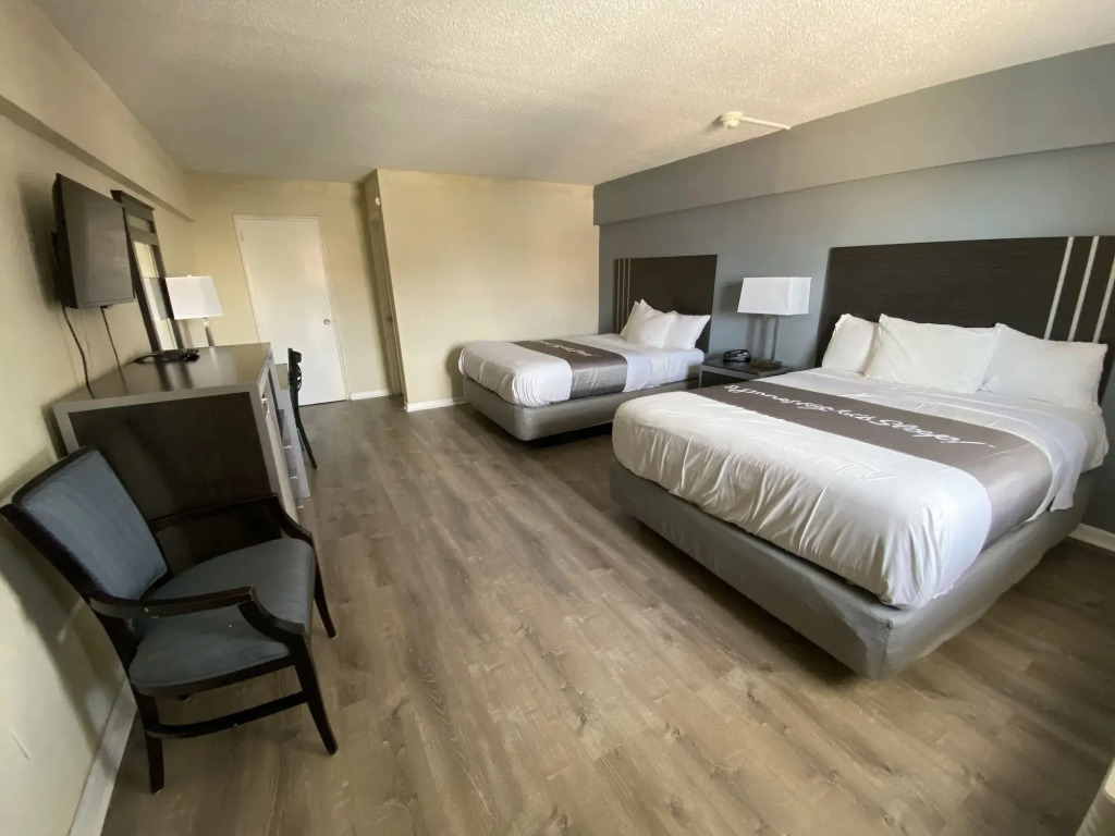 Red Carpet Inn & Suites