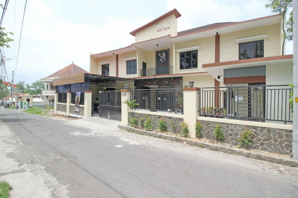 RedDoorz near UII Jakal