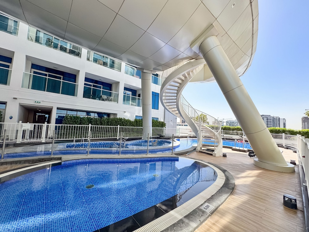 PVH - Opalz By Danube - Studio with Pool
