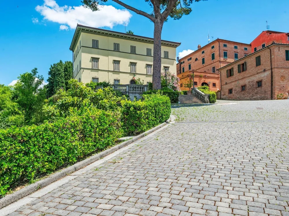 Graceful Apartment in San Miniato with Swimming Pool