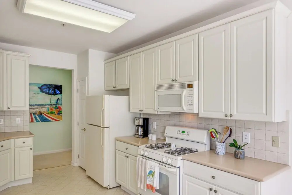 Pet-friendly Ocean View Condo w/ Community Perks!