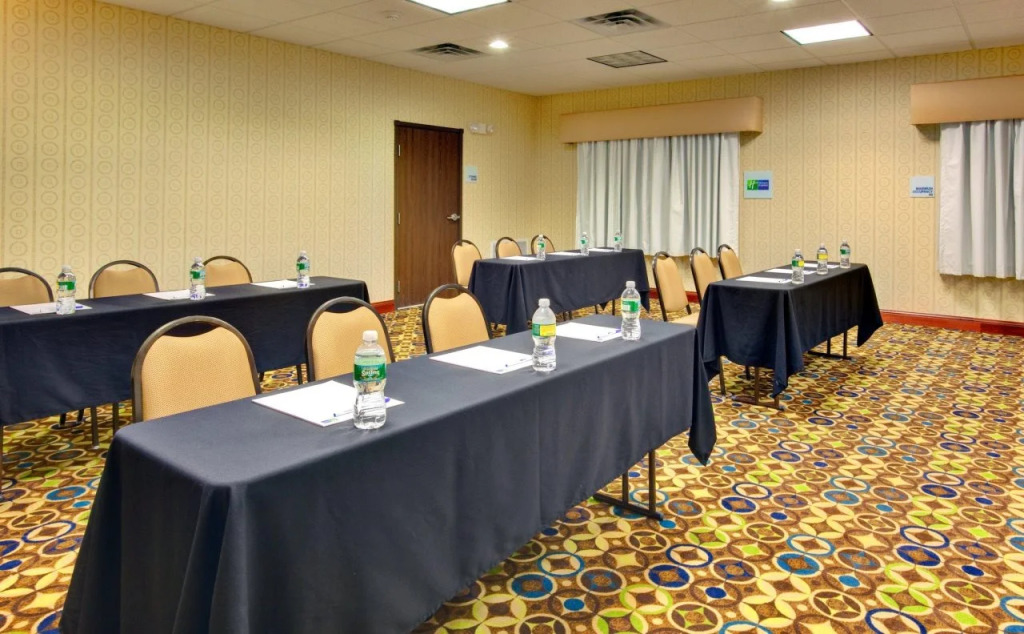 Holiday Inn Express & Suites Dewitt - Syracuse by IHG