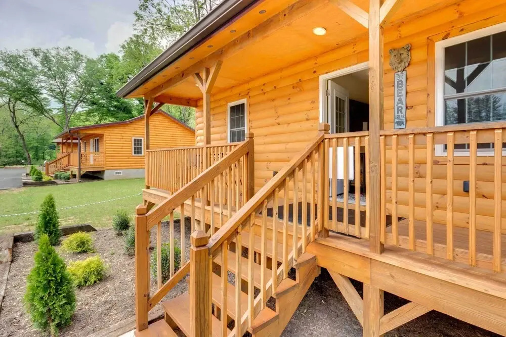 Bears Den  Cabin w/ Porch ~ 5 Mi to Bryson City!