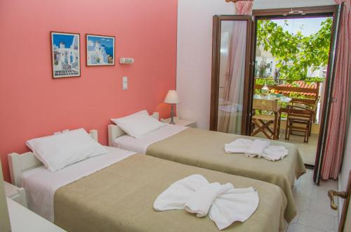 Zorbas Hotel Apartments & Studios