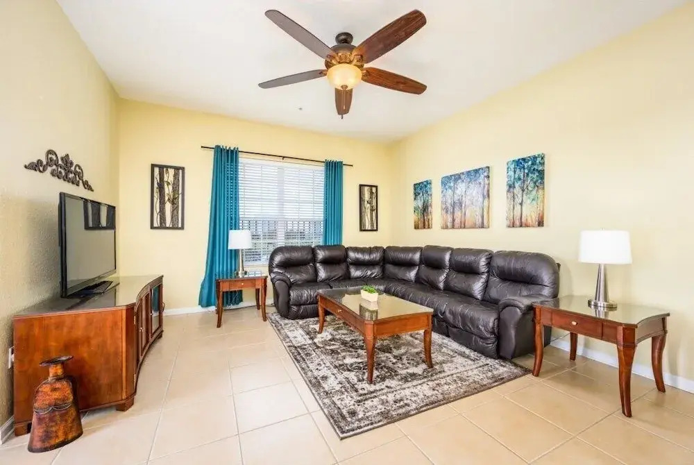Beautiful Lakeview Vacation Condo, Vista Cay 1016