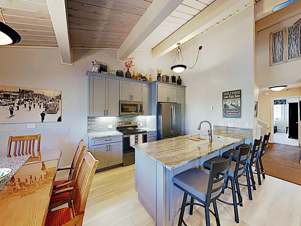 2345 Apres Ski Way House Unit 114 - 4 Br home by RedAwning