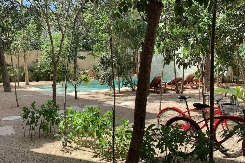 Chic-Modern Apt w/Pool, Garden, Parking & 3 Bikes