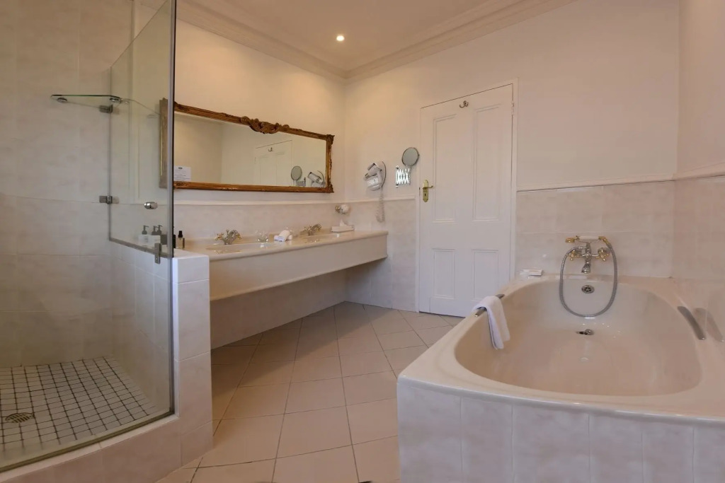 The Clarendon - Fresnaye