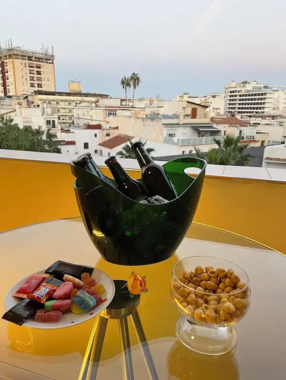 LAHOLA Glam Suites