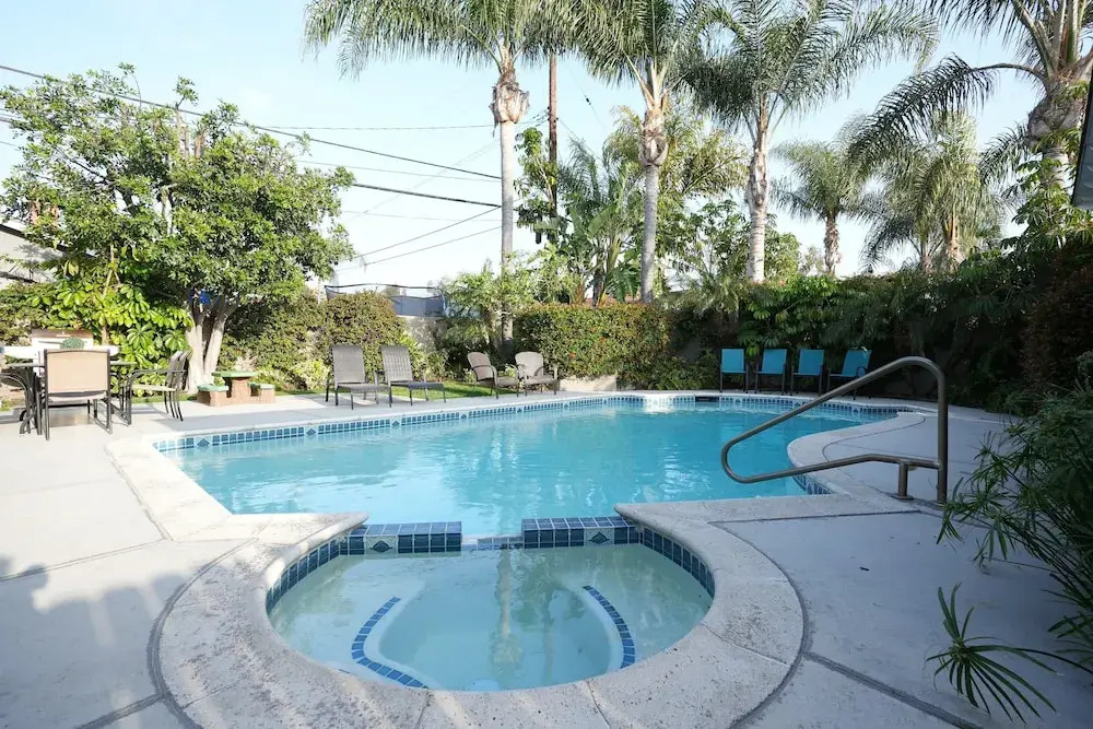 Sweet 5 Bedroom, 4 Bath Pool Home 1/2 Mile Walk To Disney