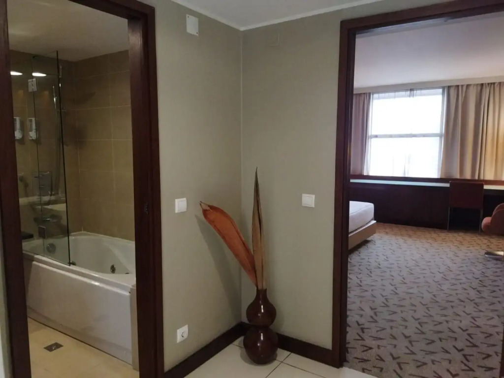 Skyna Hotel